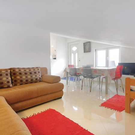 Cozy Apartment In Medulin With Kitchen Экстерьер фото