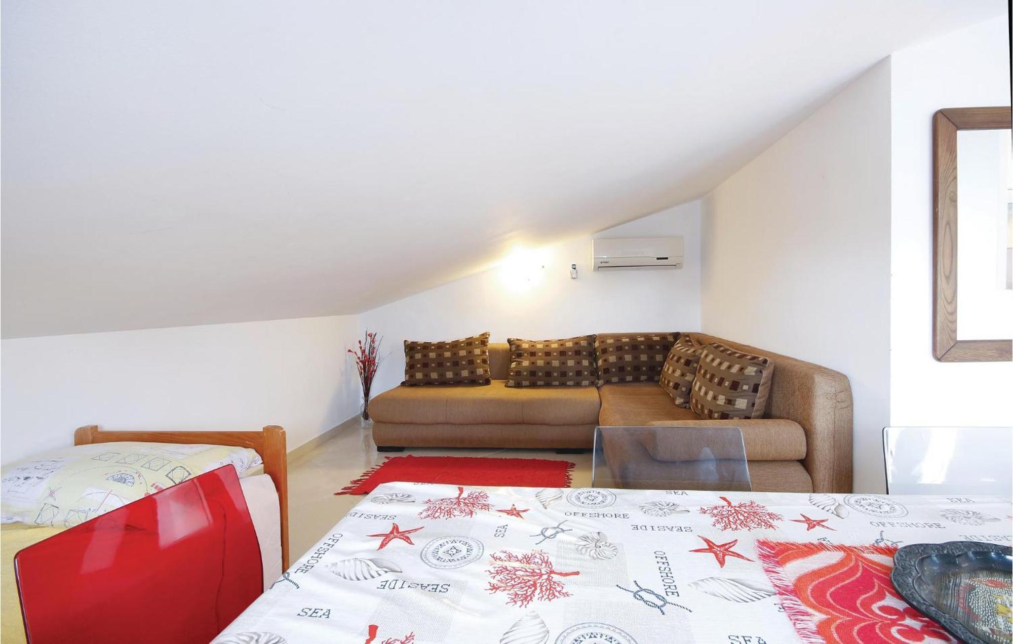 Cozy Apartment In Medulin With Kitchen Экстерьер фото