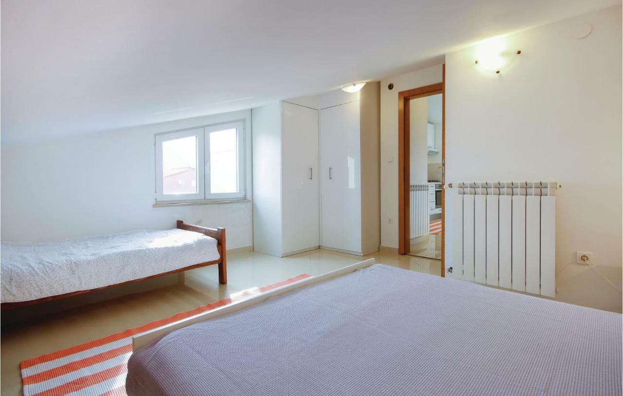 Cozy Apartment In Medulin With Kitchen Экстерьер фото